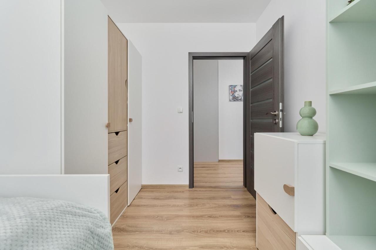 Spacious Apartment With Balcony Near The Slavic Hill Wroclaw By Renters Prestige Exteriér fotografie