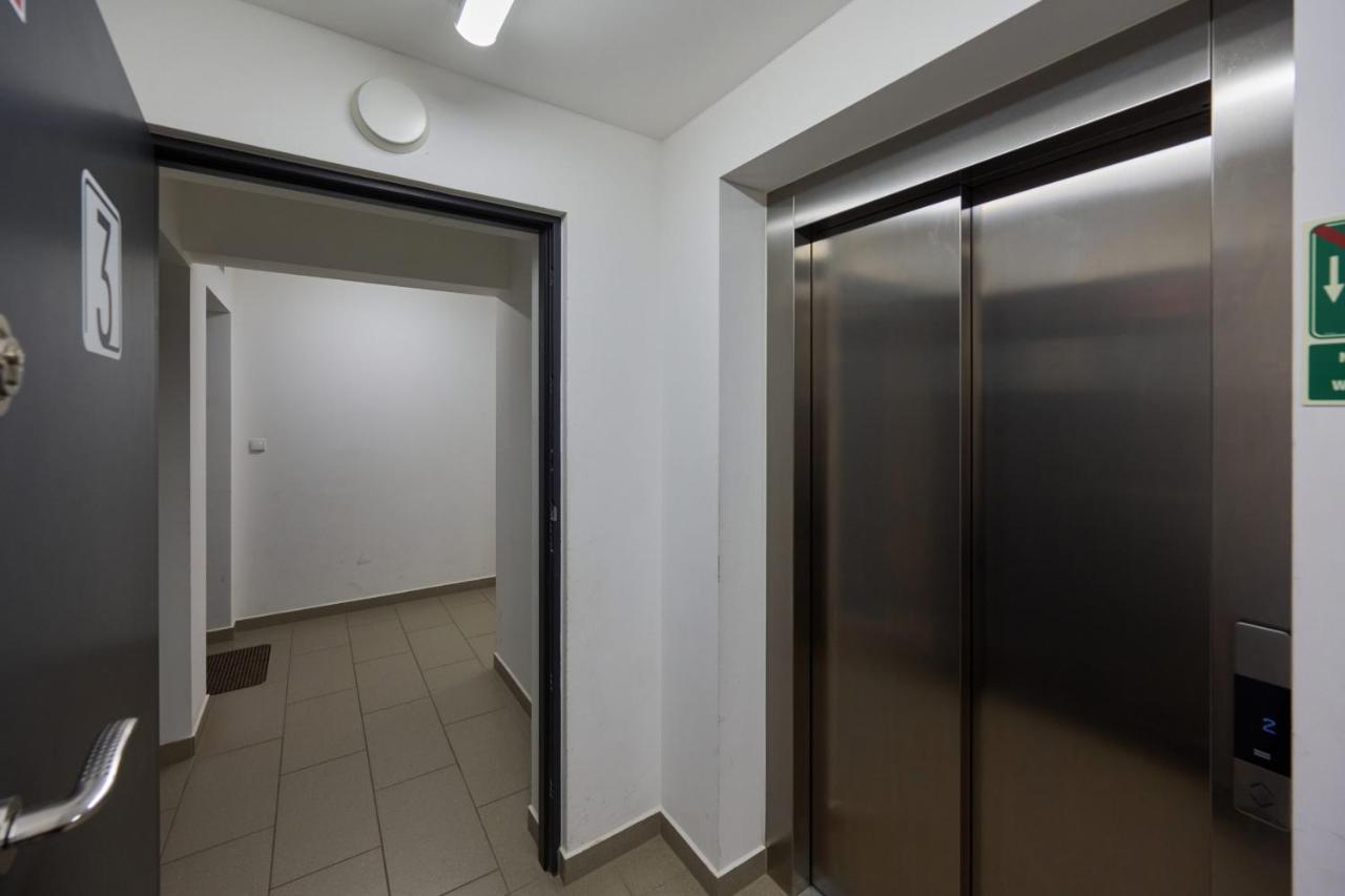 Spacious Apartment With Balcony Near The Slavic Hill Wroclaw By Renters Prestige Exteriér fotografie