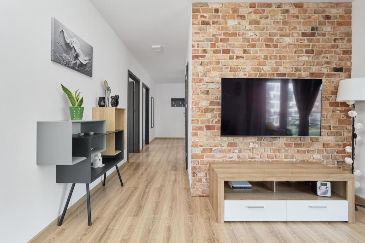 Spacious Apartment With Balcony Near The Slavic Hill Wroclaw By Renters Prestige Exteriér fotografie